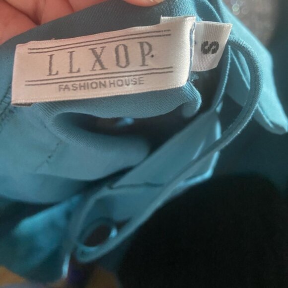 Cropped Cami with Bow - Picture 3 of 4